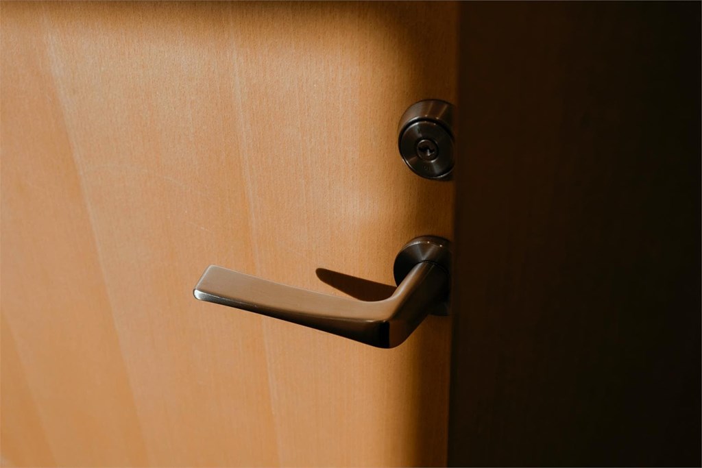 ¿Qué puertas son más seguras las acorazadas o las blindadas? 