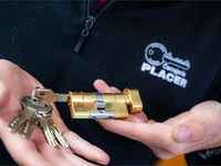 3 consejos para mantener tu llavero ligero y no dañar el bombín por el peso