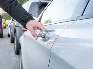 5 formas en las que un cerrajero de automoción te ahorra llamar a la grúa