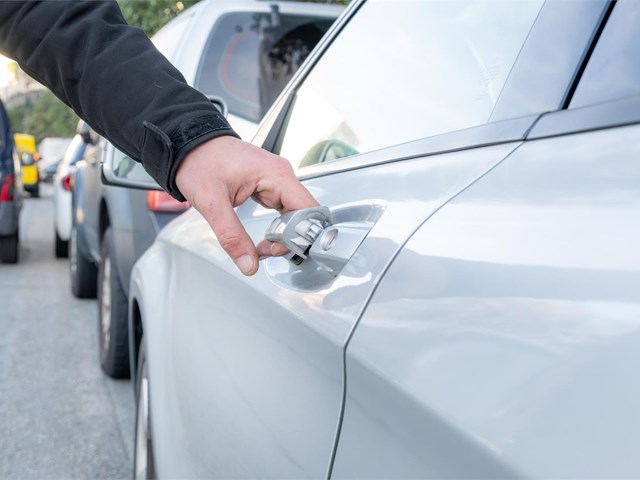 5 formas en las que un cerrajero de automoción te ahorra llamar a la grúa