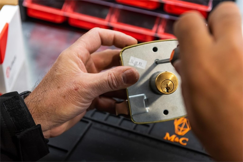 Cerraduras electrónicas vs. tradicionales: ¿cuál es la mejor opción para ti?