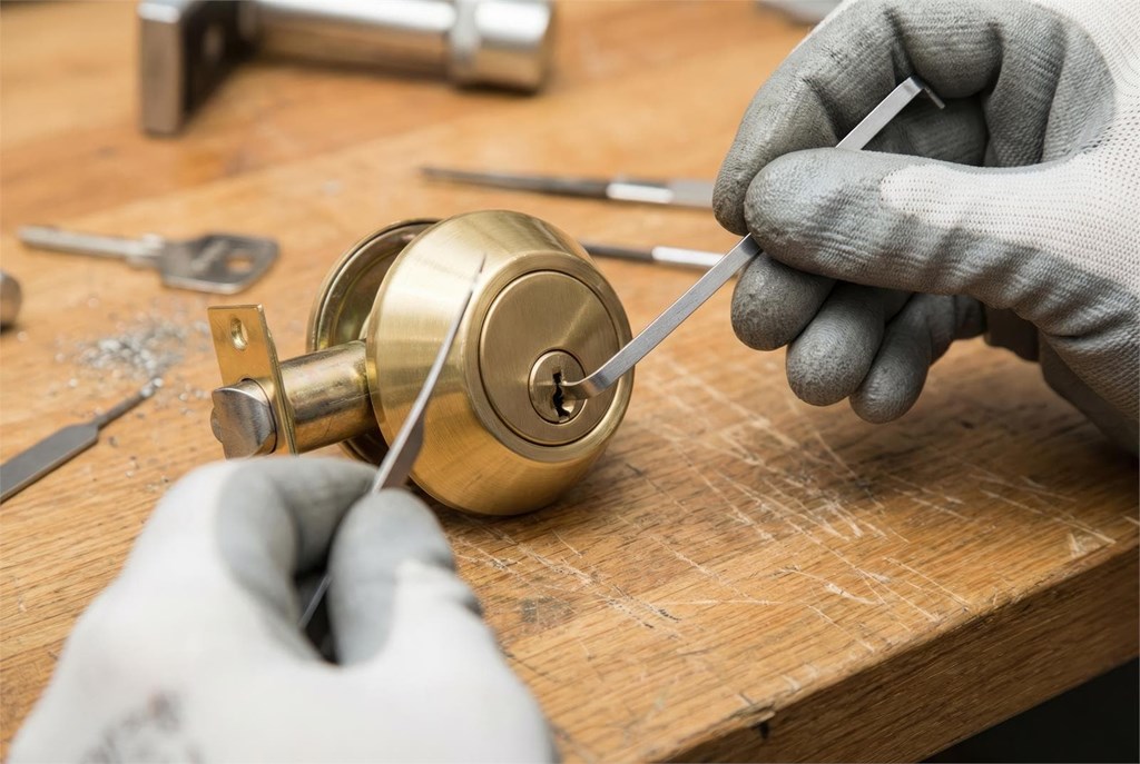 ¿Cómo evitar que se parta la llave dentro del cilindro al girar?