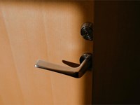 ¿Qué puertas son más seguras las acorazadas o las blindadas? 